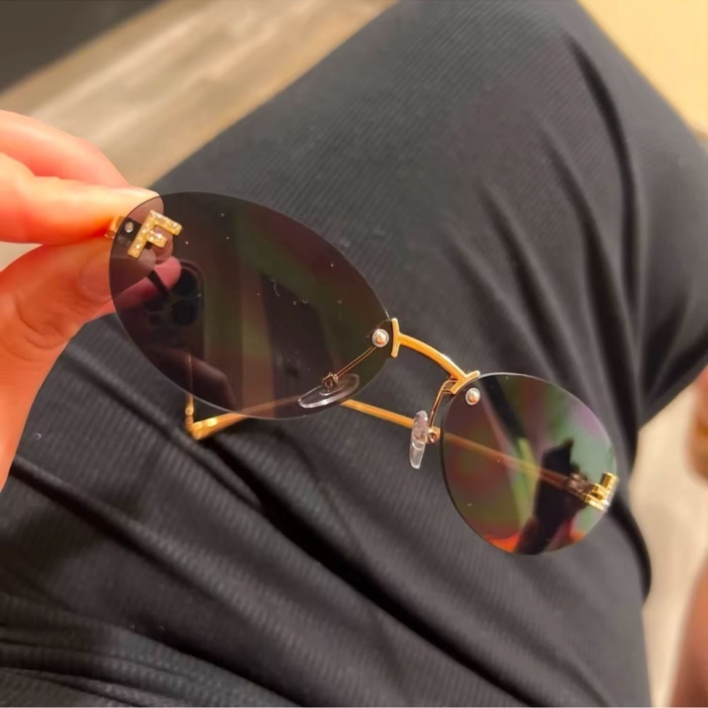 Retro F Stylish Black Sunglasses - Picture 12 of 15